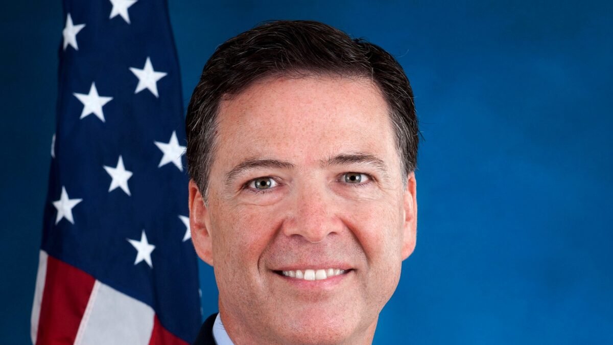 Official portrait of former FBI Director James Comey.