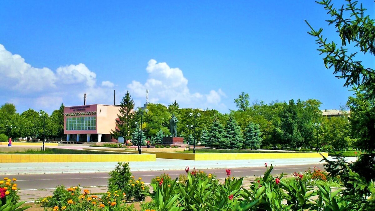 File photo: the central square in Oleshky, Kherson region, in 2007.