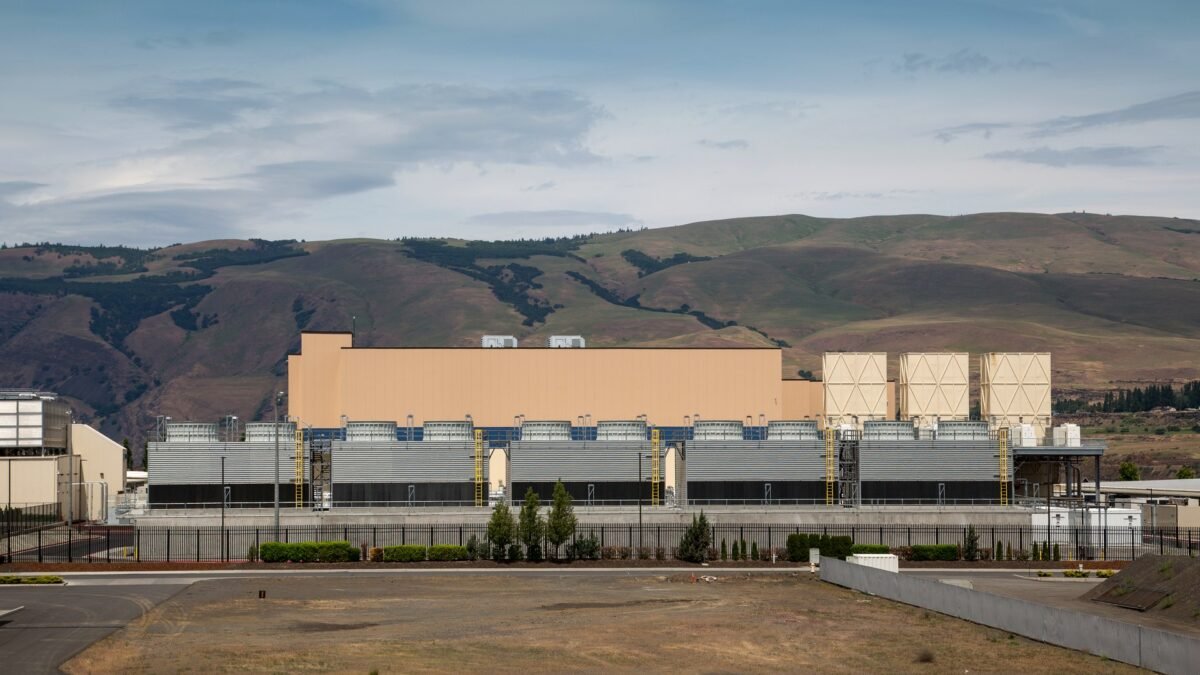 File photo (17 May 2015): Google's data centre at The Dalles, Oregon. Photo: Tony Webster (CC BY 2.0), via Wikimedia Commons.