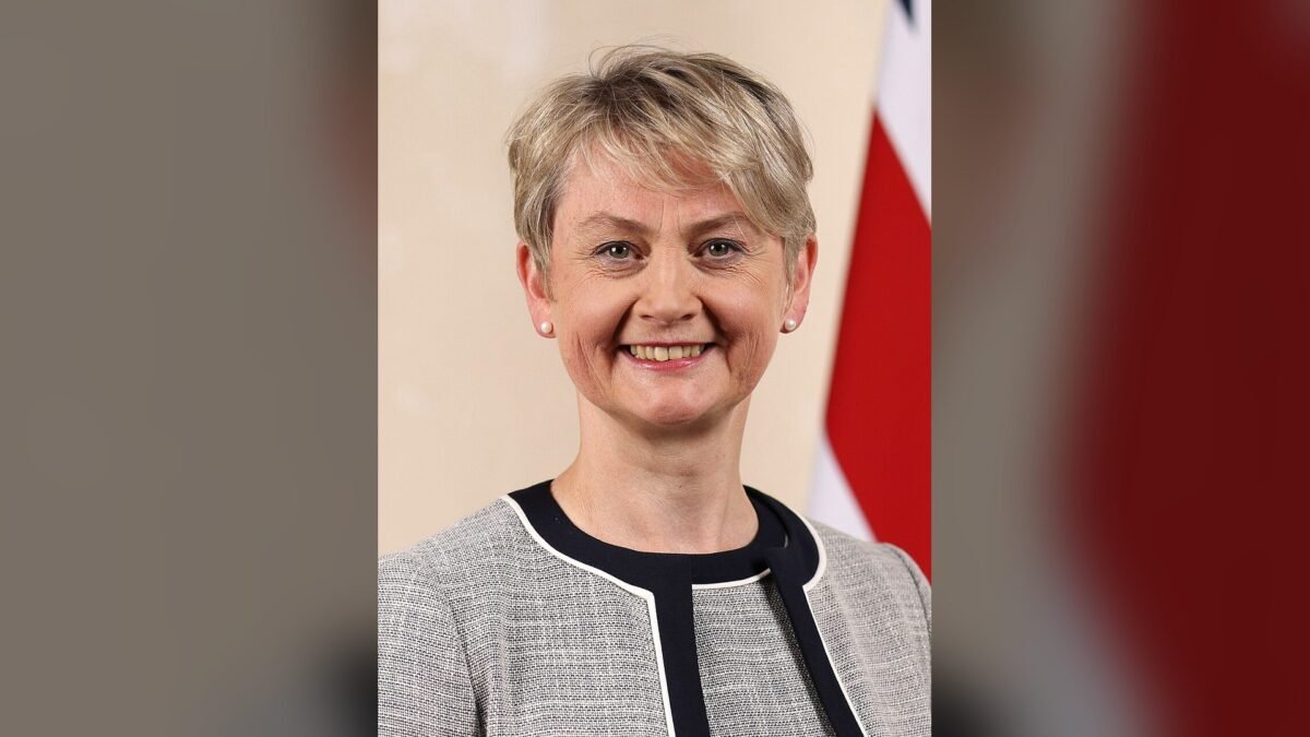 Official cabinet portrait of Health Secretary Yvette Cooper.